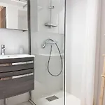 T2 Climatise Avec Piscine, Terrasse, Parking Et Wi-fi - 4 Couchages, - Fr-1-251-540 *