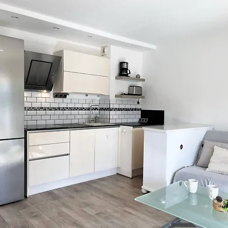T2 Climatisé Avec Piscine, Terrasse, Parking Et Wi-fi - 4 Couchages, - Fr-1-251-540 *