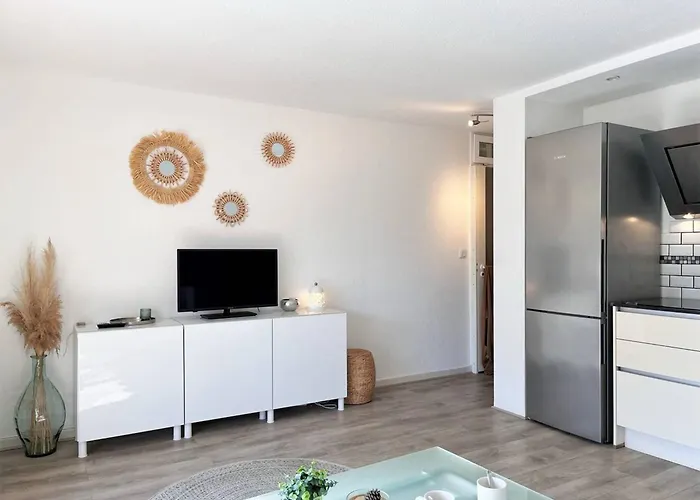 T2 Climatise Avec Piscine, Terrasse, Parking Et Wi-fi - 4 Couchages, - Fr-1-251-540 Apartman Le Lavandou