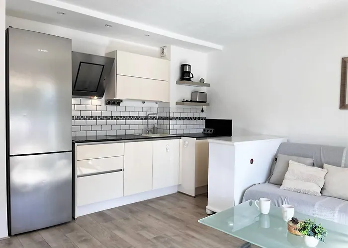 T2 Climatise Avec Piscine, Terrasse, Parking Et Wi-fi - 4 Couchages, - Fr-1-251-540 *